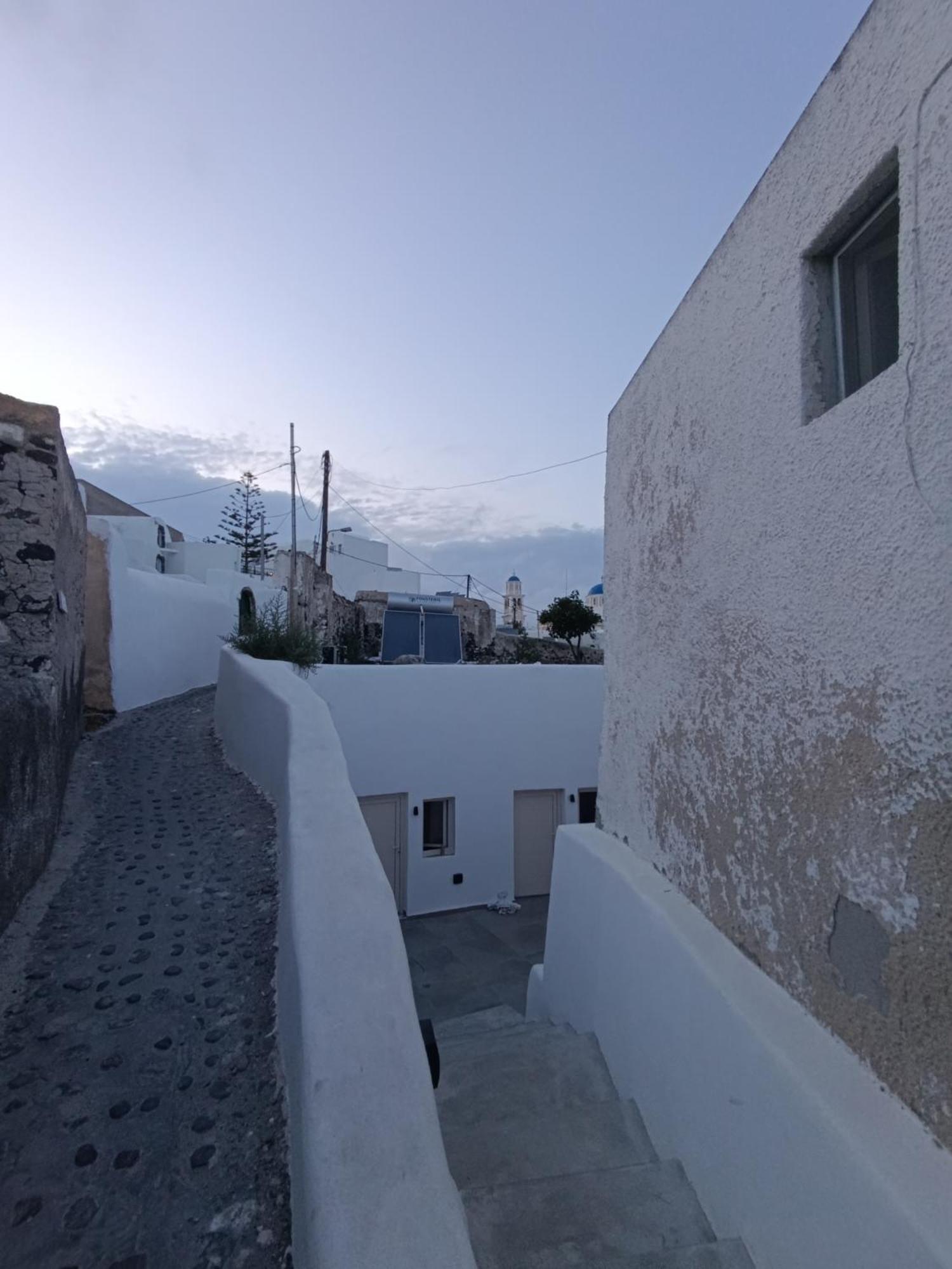 Cycladic Center Cave Rooms Fira  Dış mekan fotoğraf